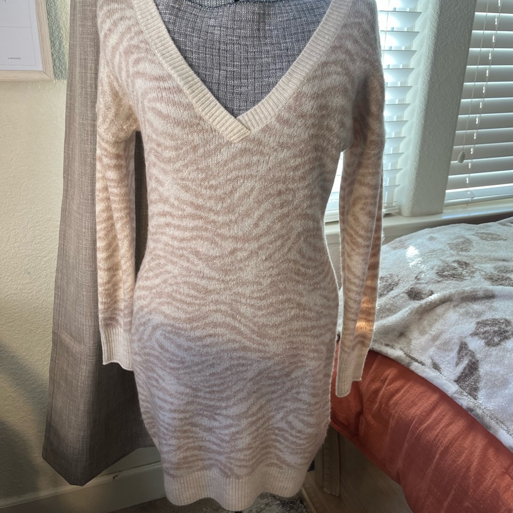 Abercrombie & Fitch sweater dress, tiger/zebra cream print sz M